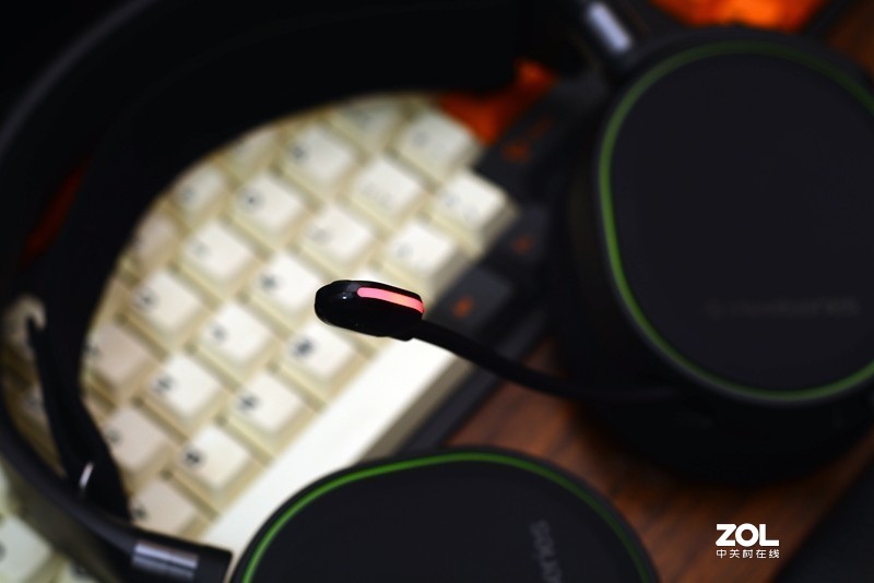 开黑队友话太多？赛睿这款带ChatMix功能的游戏耳机专治