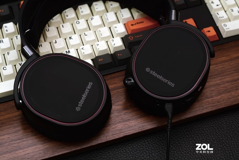 开黑队友话太多？赛睿这款带ChatMix功能的游戏耳机专治