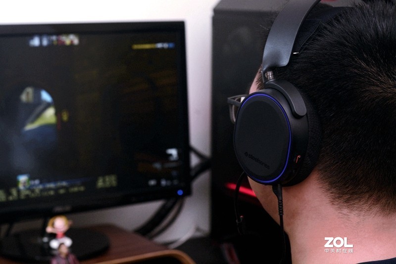 开黑队友话太多？赛睿这款带ChatMix功能的游戏耳机专治