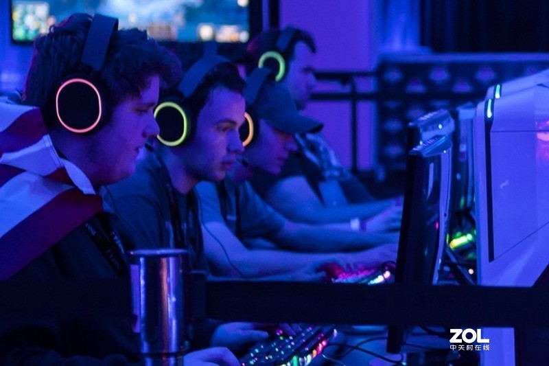 开黑队友话太多？赛睿这款带ChatMix功能的游戏耳机专治