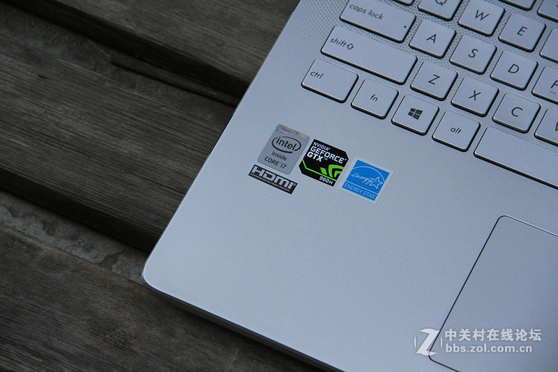 超高清的魅力 华硕UX501游戏本靓图赏