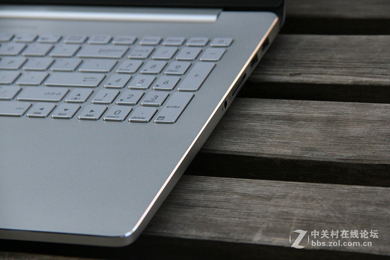 超高清的魅力 华硕UX501游戏本靓图赏