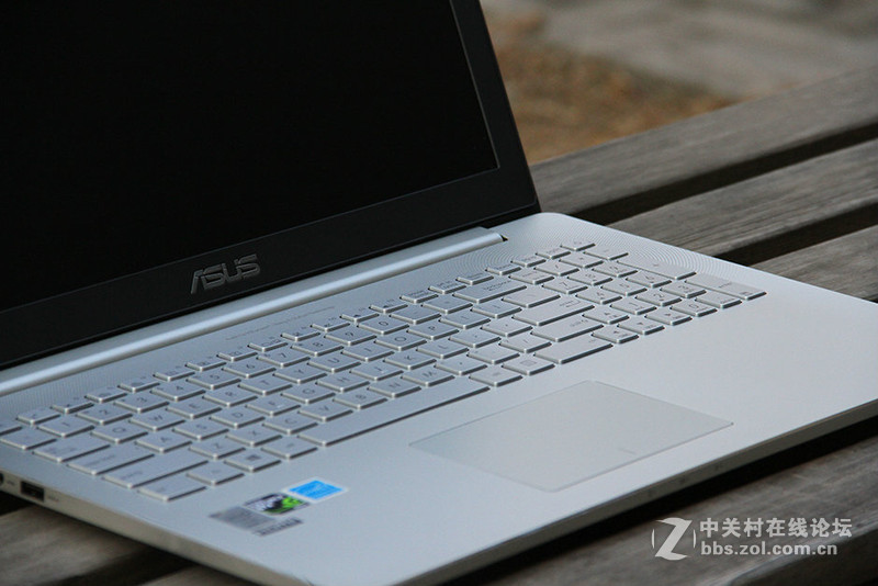 超高清的魅力 华硕UX501游戏本靓图赏