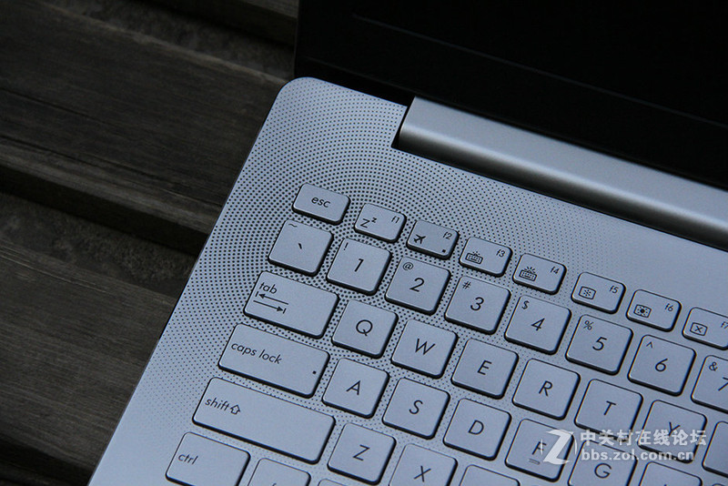 超高清的魅力 华硕UX501游戏本靓图赏