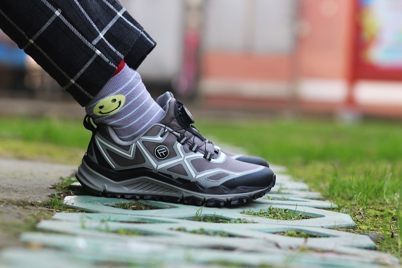 运动智芯 FREETIE 旋钮户外越野跑鞋