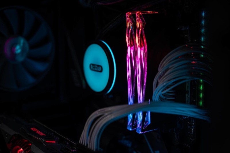 足够“冷静”的GI-CX360水冷散热器，给机箱的RGB增添一抹颜色