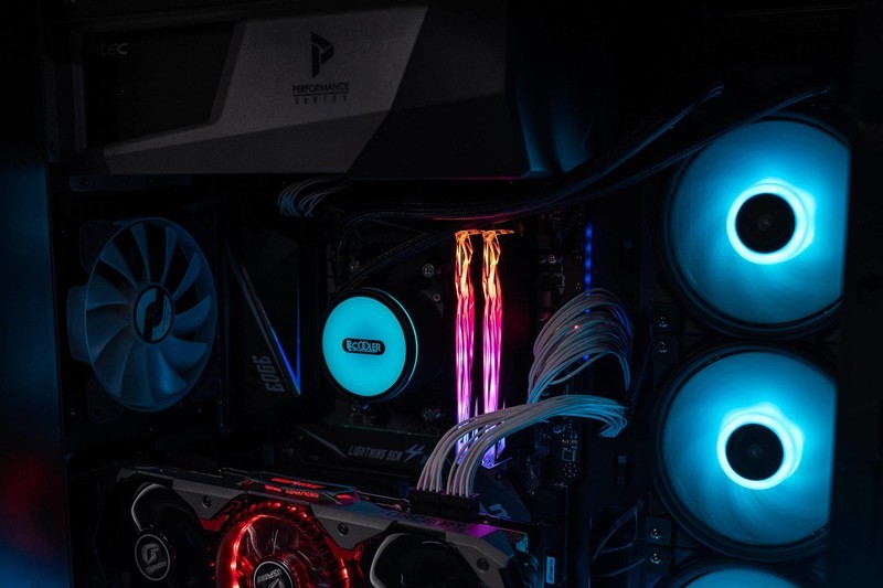 足够“冷静”的GI-CX360水冷散热器，给机箱的RGB增添一抹颜色