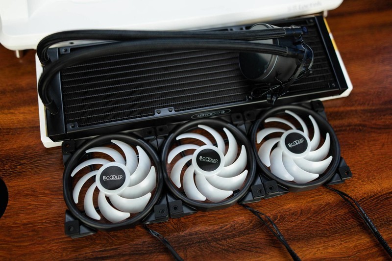 足够“冷静”的GI-CX360水冷散热器，给机箱的RGB增添一抹颜色