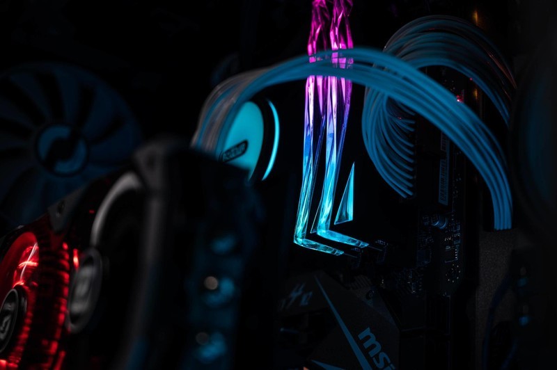 足够“冷静”的GI-CX360水冷散热器，给机箱的RGB增添一抹颜色