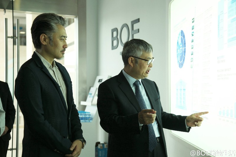 #版主坐堂# 如何做出好电视：看男神吴秀波的BOE工厂之旅