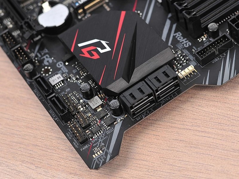 4k电视玩游戏爽不爽 篇一：B365主板的PCI-E通道知多少，NVMe SSD的福利到了？