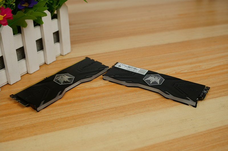 #名人堂积分争霸赛#晒之前刚买影驰HOF DDR3 4G*2内存套装