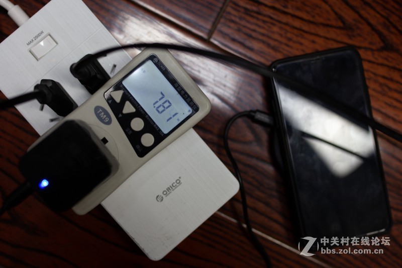 熊猫头作伴，快充不伤身，体验CHOETECH 苹果无线充电器