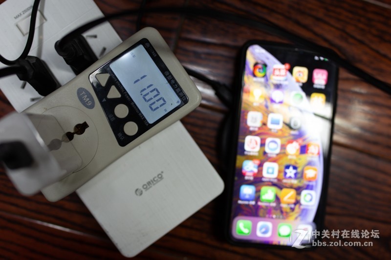 熊猫头作伴，快充不伤身，体验CHOETECH 苹果无线充电器