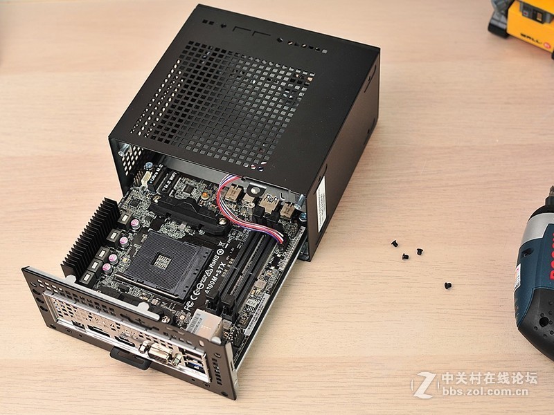 小空间PC桌面方案：入手DeskMini A300，再试下NOX高频条能否带2400G飞