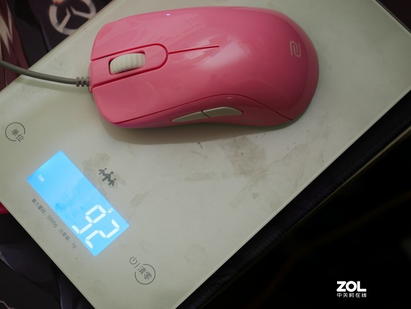 外表粉嫩，实力彪悍 补上粉色系外设的最后一环 ZOWIE DIVINA S1 粉色版评测