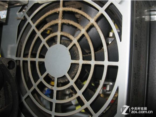 你要怎么选？电源风扇朝上or朝下有讲究