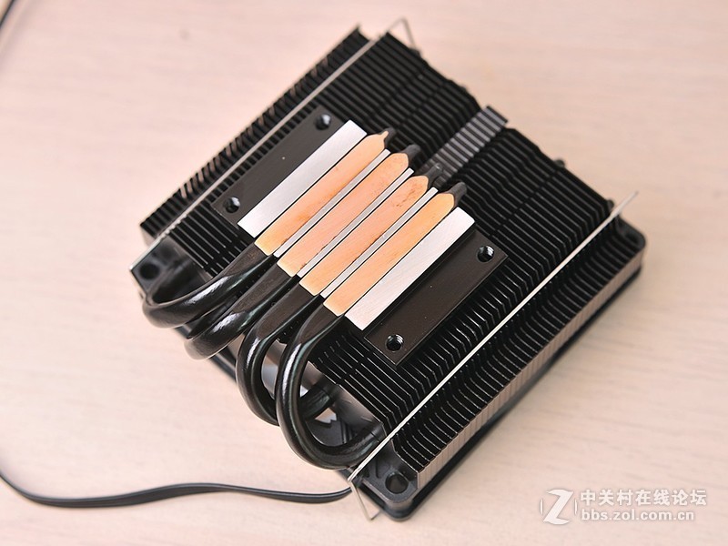 小空间PC桌面方案：入手DeskMini A300，再试下NOX高频条能否带2400G飞