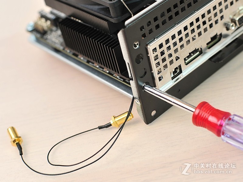 小空间PC桌面方案：入手DeskMini A300，再试下NOX高频条能否带2400G飞