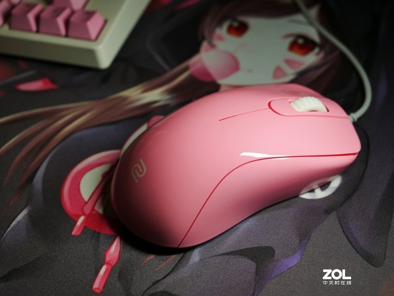 外表粉嫩，实力彪悍 补上粉色系外设的最后一环 ZOWIE DIVINA S1 粉色版评测