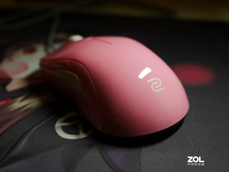 外表粉嫩，实力彪悍 补上粉色系外设的最后一环 ZOWIE DIVINA S1 粉色版评测