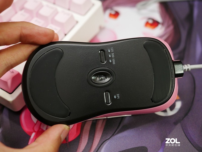 外表粉嫩，实力彪悍 补上粉色系外设的最后一环 ZOWIE DIVINA S1 粉色版评测