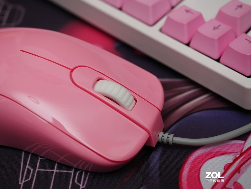 外表粉嫩，实力彪悍 补上粉色系外设的最后一环 ZOWIE DIVINA S1 粉色版评测