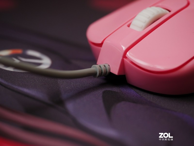 外表粉嫩，实力彪悍 补上粉色系外设的最后一环 ZOWIE DIVINA S1 粉色版评测