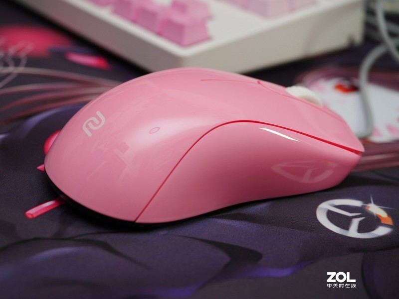 外表粉嫩，实力彪悍 补上粉色系外设的最后一环 ZOWIE DIVINA S1 粉色版评测