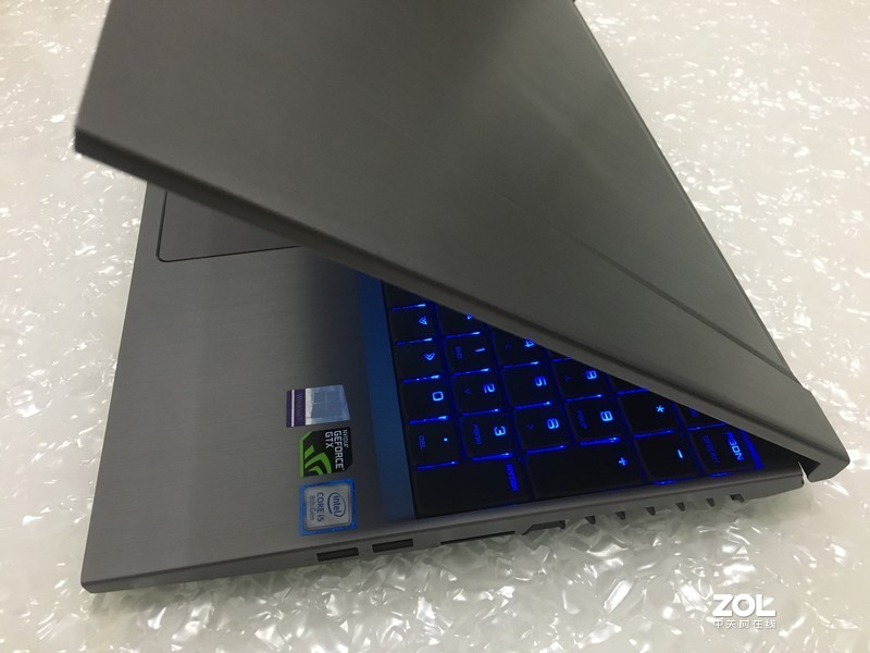卖了－－－－窄边框全面屏， 机械键盘，超薄游戏机，深海Z2