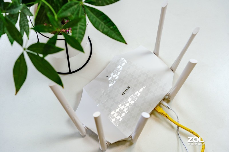 比1900更快的是AC2100，双频带你飞