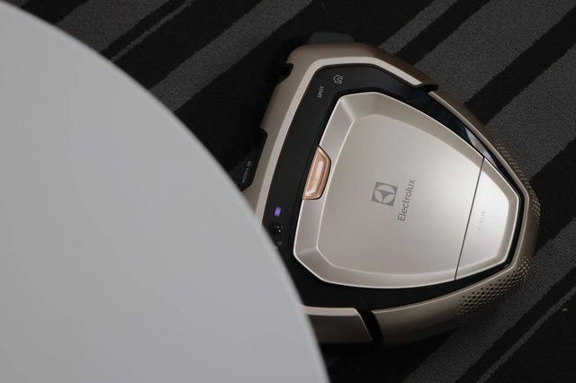 家用智能扫地机应该怎么选？看完伊莱克斯Pure i9扫地机器人测评你就明白了！