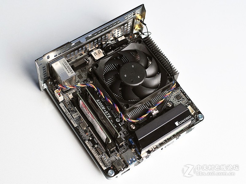 小空间PC桌面方案：入手DeskMini A300，再试下NOX高频条能否带2400G飞