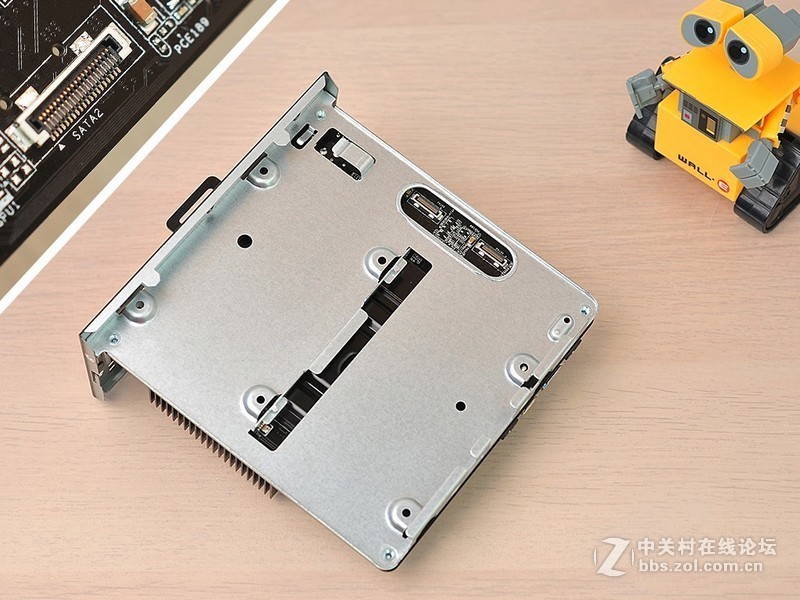 小空间PC桌面方案：入手DeskMini A300，再试下NOX高频条能否带2400G飞