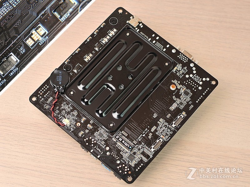 小空间PC桌面方案：入手DeskMini A300，再试下NOX高频条能否带2400G飞