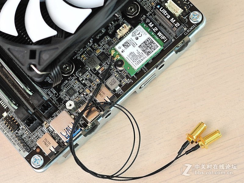 小空间PC桌面方案：入手DeskMini A300，再试下NOX高频条能否带2400G飞