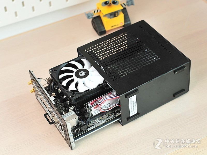 小空间PC桌面方案：入手DeskMini A300，再试下NOX高频条能否带2400G飞