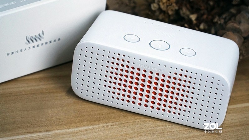 全新升级好看又好玩，天猫精灵方糖R上手体验