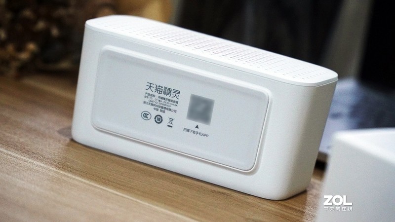 全新升级好看又好玩，天猫精灵方糖R上手体验