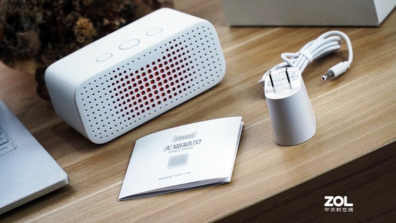 全新升级好看又好玩，天猫精灵方糖R上手体验