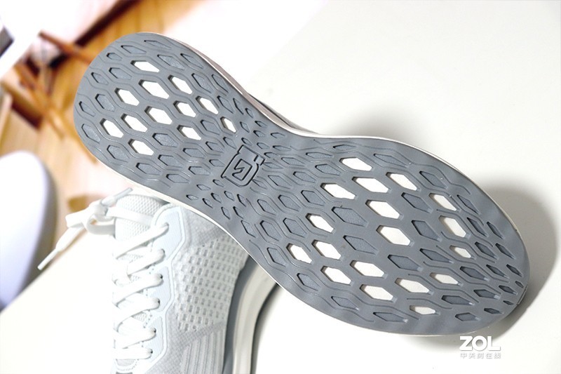 轻盈透气，可淌水3小时，BODENSEE轻户外运动防水鞋体验