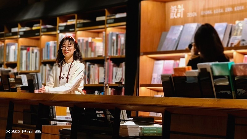 切换焦段看世界：潜望式超远摄vivo X30手机摄影