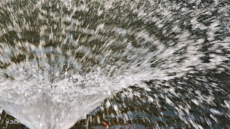 切换焦段看世界：潜望式超远摄vivo X30手机摄影