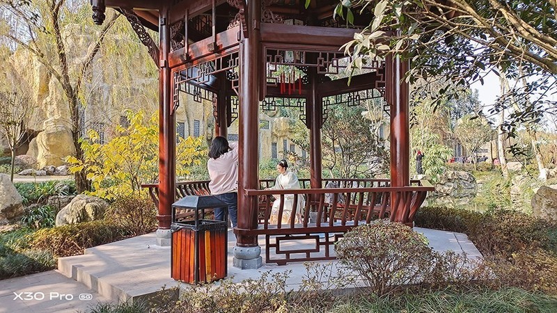 切换焦段看世界：潜望式超远摄vivo X30手机摄影