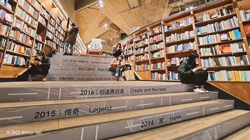 切换焦段看世界：潜望式超远摄vivo X30手机摄影