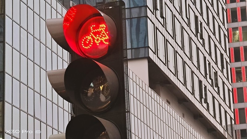 切换焦段看世界：潜望式超远摄vivo X30手机摄影