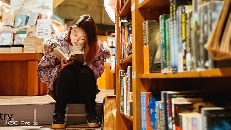 切换焦段看世界：潜望式超远摄vivo X30手机摄影