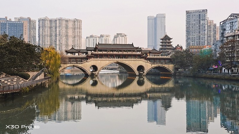 切换焦段看世界：潜望式超远摄vivo X30手机摄影