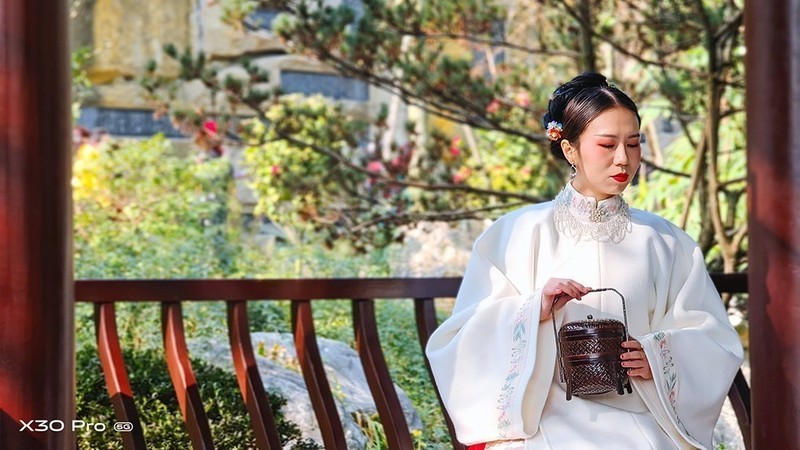 切换焦段看世界：潜望式超远摄vivo X30手机摄影