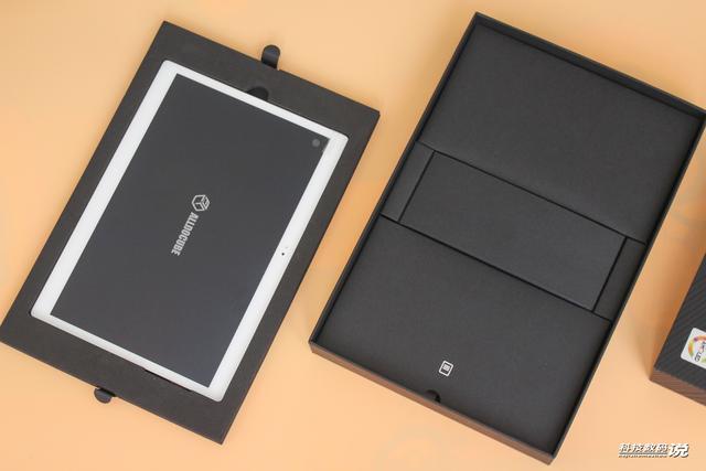 AMOLED显示屏+HIFI音质，酷比魔方X打造移动私有影院